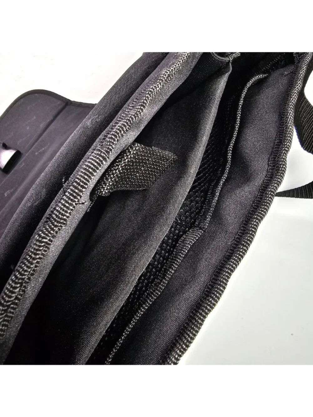 Targus Quilted Black & Gray Tablet Messenger Bag With Adjustable Strap 10x9x3